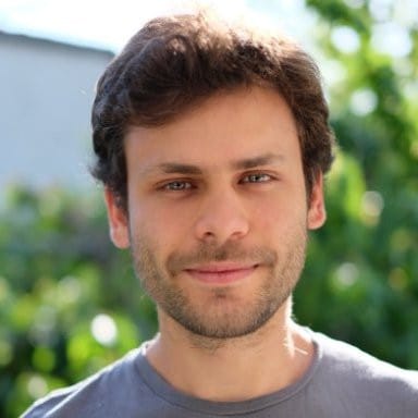 « L’IA peut aider à produire, mais l’expérience réelle reste indispensable » – Corentin Chary, Datadog